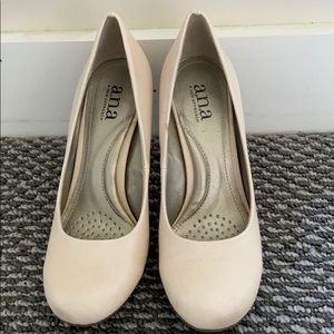 Wore only once, nice cream shoes, size 7